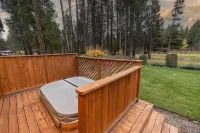 Riverfront, Hot Tub,Paddle Boards,Canoe,Ping-Pong, Billiard,near Sunriver Resort