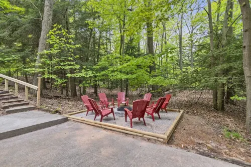 The Redwood Soiree, Hot tub, fast Wi-Fi, gym, arcade room and more