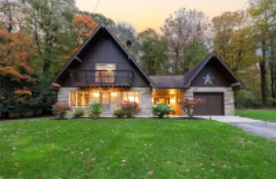 Laurel Highlands Getaway Chalet - Fire Pit, Game Room, Near Ski Resorts & Lake