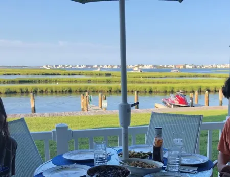 Beautiful Bayside Townhome in Fenwick Landing- long weekends avail- LINENS INCL