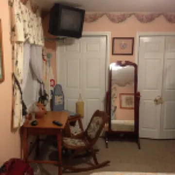 Private one bedroom, one bathroom, apartment with private entrance & hot tub Hotels in 