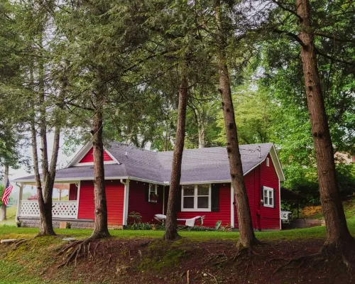 The Biketrail Bungalow-easily accessible and convenient to everything Hotels in Townsend