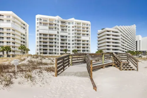 SeaSpray ☀️ 2nd FL Beach Front Oasis • 3 Pools • Hot Tub • Tennis • Marina 🐠