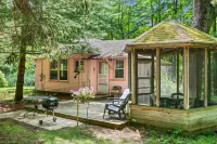 The Pink Lady of The Lake: A charming Glenn cabin!