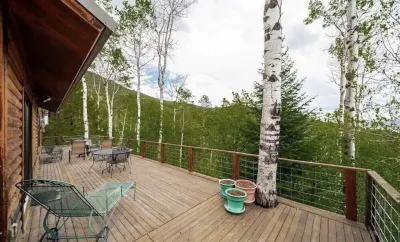 Cozy Lakeview Cabin outside Jackson HolePallisades Reservoir