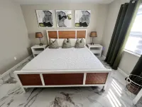 Sleeps 10 + Pool and Fully Fenced Yard plus enjoys 2 King Rooms 플로리다몰 호텔