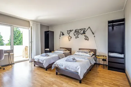 Stylish and cozy two-room apartment with balcony in the Bergisches Land Отели в г. Оденталь