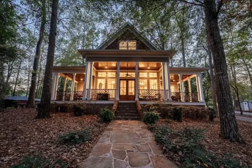 Luxury Lakefront Getaway on Beautiful Lake Sinclair