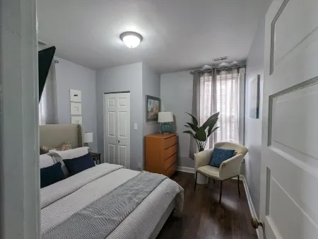 Cozy, Comfortable and Convenient apartment. Close to everything! Отели рядом с достопримечательностью «Frank Lloyd Wright Home and Studio»