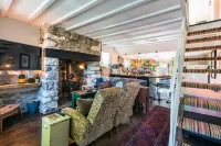 Relax in nature at this unique Snowdonia home Hotels in Caerhun