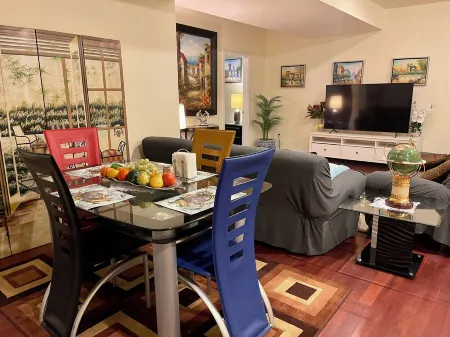 Luxurious Home Away From Home Отели в г. Небско