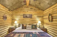 Cozy and Rustic "Bear Themed" Cabin~private pond and 7 miles to YNP entrance! Các khách sạn gần Hebgen Lake