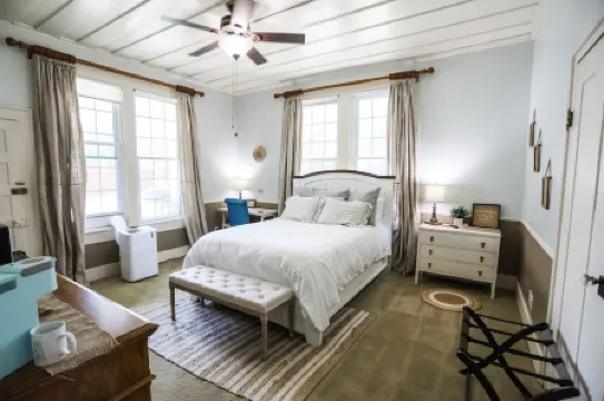 Historic French Country-Built In 1854 / Free Bikes