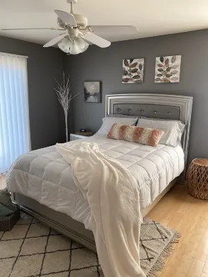 3 Bedroom 2.5 Bath With Hot Tub & Heated Pool! Outside BBQ Area with Fire Pit!