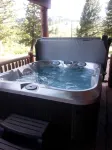 Hot Tub on Deck. 14 Miles to Yellowstone! Easy Access. - Chalets