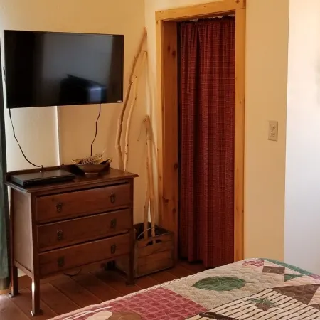 MT Yellowstone River Retreat, by Chico Hot SpringsCabin 1 bedroom 1 bathroom