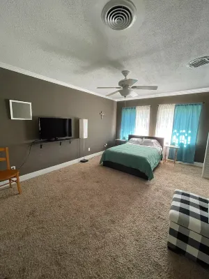 Private, Quiet 1 bed. 1 bath and 1 extra roomCozy Forever”, close to Phoebe.