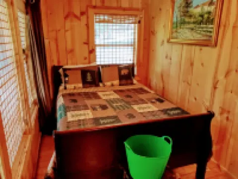 Stunning  Cabin. On a Mountain Ridge! Perfect vacation getaway for all ages! Hotels in Izard County