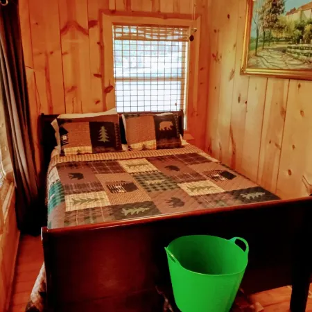 Stunning  Cabin. On a Mountain Ridge! Perfect vacation getaway for all ages!