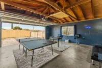 The Mirage | Firepit | Putt Putt | Hot Tub | BBQ Grill | Bocce Ball, Joshua Tree