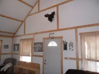 Cozy Camp Retreat! Enjoy four wheeling, hunting, 3 miles to Redfield Reservoir. Hotels in Redfield