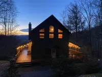 Private cabin with views, hot tub, 8 min from The Great Smoky Mountains Nat Park Hoteles cerca de Parque nacional de las Grandes Montañas Humeantes