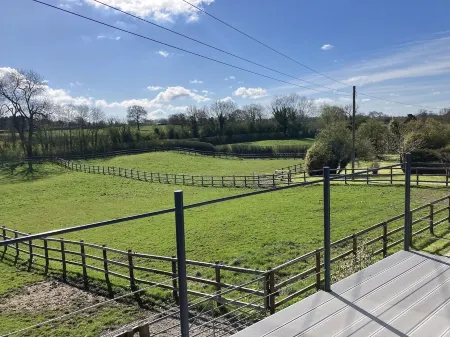 Stunning Dutch Barn conversion in the Shropshire countryside Отели в г. Уитчерч