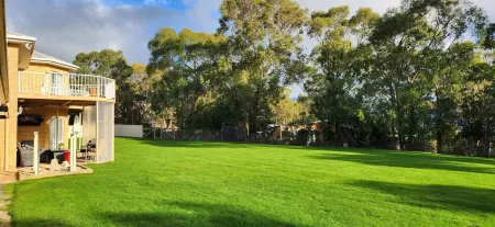 Apartment Hobart Two Bedroom Self Contained in Geilston Bay. Pet Friendly.