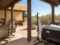 Hacienda de los Arbolitos - *HOT TUB* and Peace Hotels in Cornville