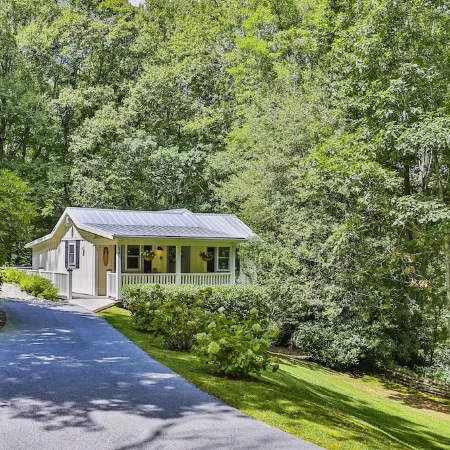 1937 Cabin Near Lake Glenville - 50 Acre Estate - Private Hike & Views!
