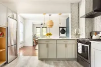 Renovated Townhouse Walk to All