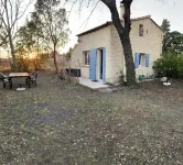 Provencal Mazet 5 minutes from Isle sur la Sorgue - Private parking Hotels in Le Thor