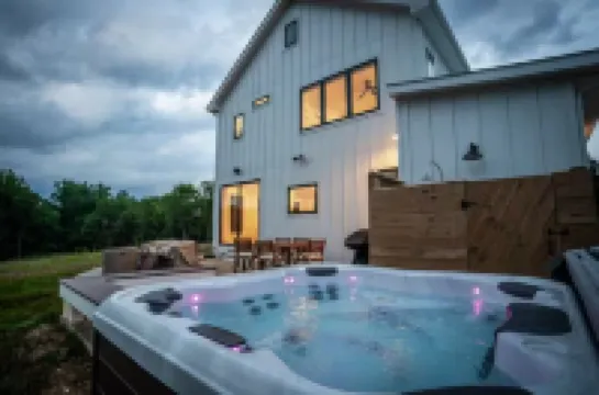 Stargazing on 12 Acres: Hot Tub 55" Fire Pit 마시스 밀 호텔