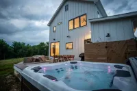 Stargaze on 12 Acres: Hot Tub 55" Fire Pit Grill