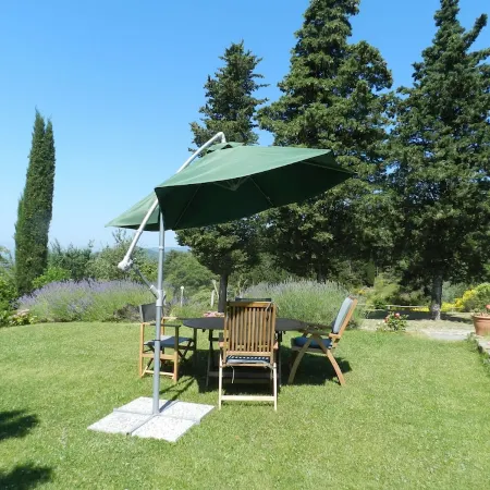 Hilltop Farmhouse - Countryside Views: 5 Beds (+2 Extra DR - ensuite BR (+20%)