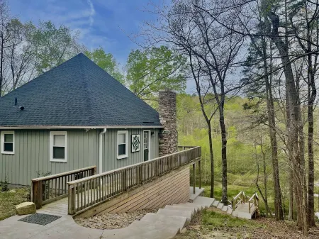 The Cozy Cottage on Little Duck Cove