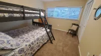 Immaculate beach house with amenities and heated pool - 5 min bike ride to beach