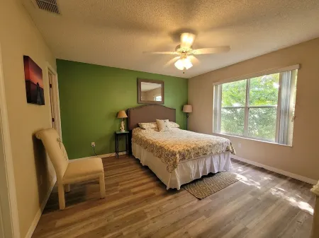 3Bedroom w/2 Seater Golf Cart