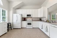 Spacious 4Br Coastal Retreat in Bay Creek – Beach & Golf