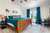 Lake Conroe - Kayak, Paddle Boards, Fishing, Pool Table, Pet Friendly! Hotels near Corinthian Point Yacht