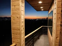 Cliffside haven to take your breath away! Hotels in Holladay