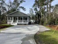 Between Sound & Sea - Private Beachfront Parking Lot Access