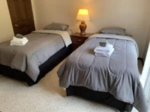 Apple Valley Lake, Pools and Beaches! Guest Passes available for a fee! Hotels in Howard Township