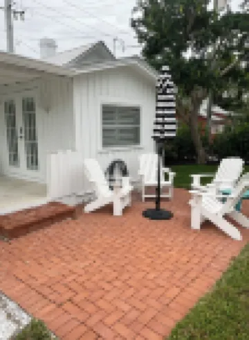 Romantic Cottage -2 Blocks to the Beach, 5th Street and 3rd Ave. S - Cottage B