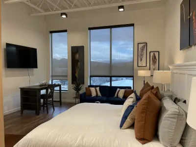 Brand New Beautiful Montana Condo!
