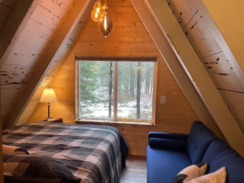 Rustic River Retreat - Pet Friendly - WIFI - 12 minutes to Sugar Bowl Resort