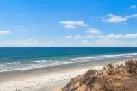 Highly Upgraded 2 Bedroom 2.5 Bath Condo Located in Gated Complex On the Bluff