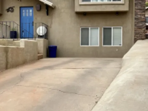 Vermillion Vacation: A Comfy Home Away From Home - Pet Friendly