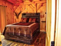 ACE HIGH Cabin- RRG- Hot Tub Hotels in Menifee County