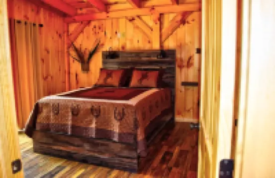 ACE HIGH Cabin- RRG- Hot Tub